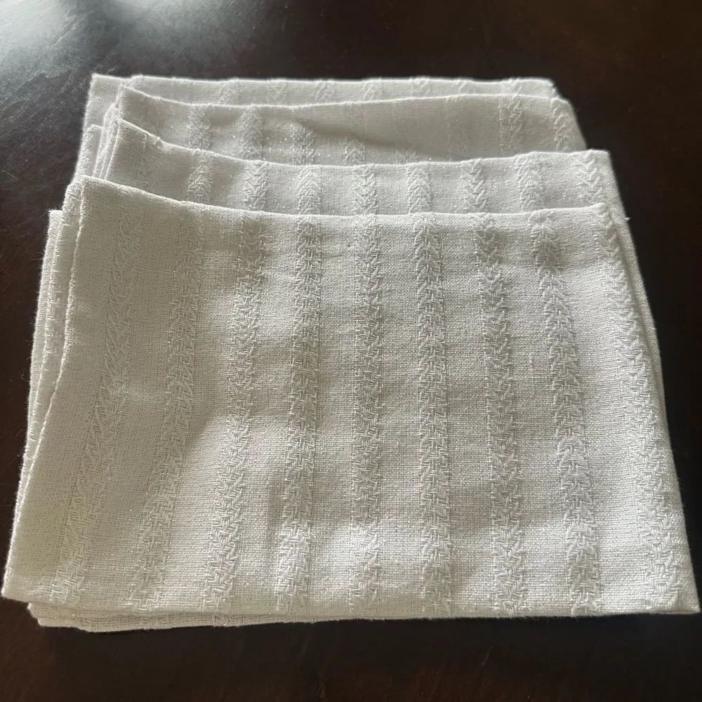 Homegoods (4) Textured White/Silver Cotton Napkins